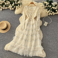 Robe longue élégante pour femmes WIWT, en dentelle blanche, à manches longues, style A, décontractée, avec patchwork de tulle à volants, pour les occasions spéciales et le quotidien.