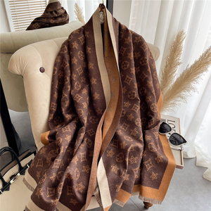 Sciarpa Vintage da Donna con Stampa Monogramma, Effetto Cashmere, Reversibile con Nappe, per Tutte le Stagioni, Taglia Grande, Mantella Elegante - Product Image 3
