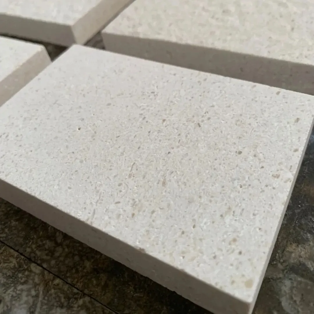 Arten von bearbeiteter Oberfläche Creme Bello natürlicher weißer Kalkstein für Außenwandverkleidung-Fiegel Dekor Außenfliesen