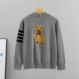 2025 collezione autunno inverno Casual stile College <span class=keywords><strong>Cardigan</strong></span> maglione orso <span class=keywords><strong>grigio</strong></span> da <span class=keywords><strong>donna</strong></span> a quattro strisce TB maglia corta - Product Image 2