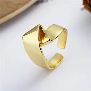 Perhiasan grosir 925 perak murni berlapis emas kancing halus pola bukaan dipersonalisasi cincin tidak teratur