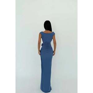 Vestido de Noche con Detalle de Rosa Índigo - Product Image 3