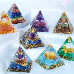 Ornamen Piramida Organit Resin Kristal Penyembuh Chakra Berukir Warna-warni 5cm Grosir - Product Image 2