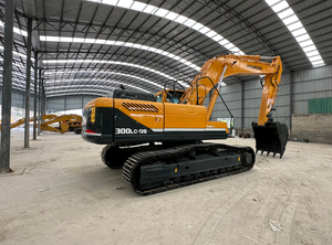 Excavatrice sur chenilles Hyundai 330LC-9T d'occasion, machine de construction jaune - Product Image 5