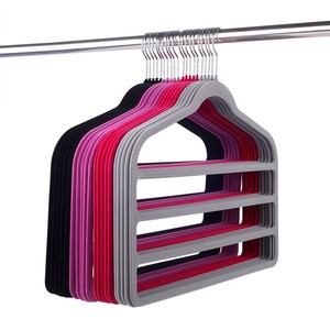 Cintres <span class=keywords><strong>en</strong></span> velours noir à 4 couches rotatifs à 360 ° Cintres <span class=keywords><strong>en</strong></span> <span class=keywords><strong>satin</strong></span> antidérapants durables de 18 pouces avec tissu <span class=keywords><strong>en</strong></span> métal - Product Image 6