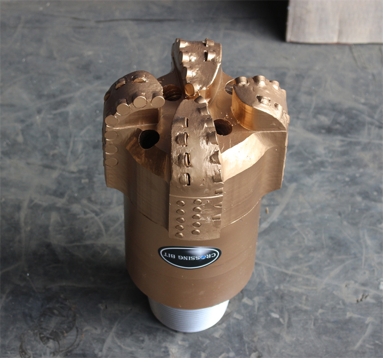 171 мм, 4 лезвия, двойные резаки, линия PDC, алмазное долото