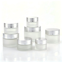 Pot en verre cosmétique premium à large ouverture, sérigraphié givré, pour crème de soin, 30g 50g 100g, avec couvercle en bois