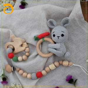 Set di 3 Sonagli a Forma di Ape per Neonati, <span class=keywords><strong>Regalo</strong></span> per Baby Shower, Set di Sonagli all'Uncinetto con Clip per <span class=keywords><strong>Ciuccio</strong></span> e Massaggiagengive in Legno Fatto a Mano - Product Image 4