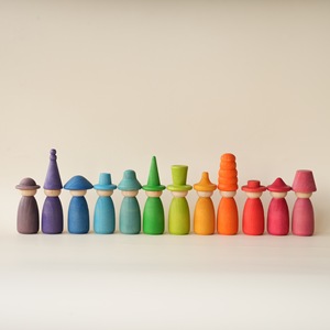 Giocattolo Educativo Montessori in Legno: Bambole Arcobaleno con Cappelli Intercambiabili, Gioco di Ruolo per Bambini, Abbinamento Colori e Impilamento per Bambini e Bambine - Product Image 2