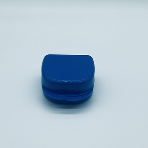 Boîte à prothèses dentaires LYU03030-1XS, style ouverture centrale, étui léger pour appareil orthodontique et <span class=keywords><strong>aligneur</strong></span>, pour soins dentaires quotidiens - Product Image 1