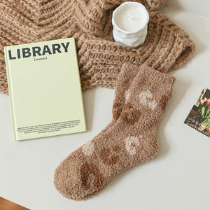 Özel Logo moda kış vizon kadife kürklü kazık çorap peluş kalınlaşmış sıcak uyku kat rahat Polyester çorap - Product Image 4