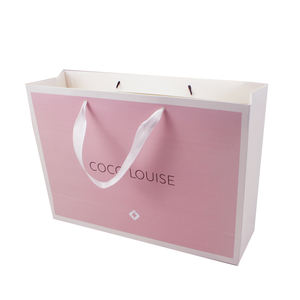 Bolsa de regalo de papel de Arte Negro de gama alta con logotipo de lámina caliente dorada Lazo de cinta con mango troquelado para velas - Product Image 3