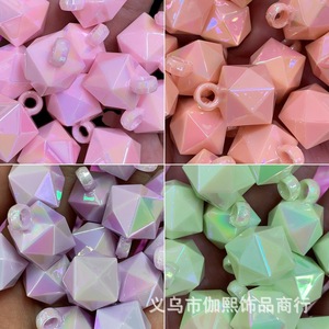Perles pendentifs cubiques facettées couleur unie 16 mm en résine plastique plaquée UV pour bricolage, ornement de voiture fait main, accessoires de perlage - Product Image 1