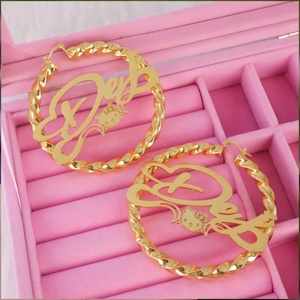 Fabricant de boucles d'oreilles clous en acier inoxydable, boucles d'oreilles classiques, boucles d'oreilles clous tendance, boucles d'oreilles chat mignonnes de marque de créateur, bijoux pour femmes - Product Image 3