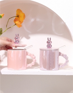 Mug en céramique Nordic Violent Rabbit 14oz pour petit-déjeuner, lait et café, avec couvercle mignon et paille en verre - Product Image 1