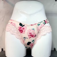 Vente en gros de sous-vêtements élastiques sexy et confortables pour femmes avec patchwork imprimé dentelle mode boucle en forme de V pantalons chauds pour femmes