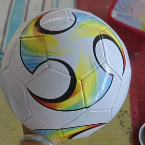 Ballon de football personnalisable taille 5, haute qualité, sur mesure - Product Image 1