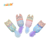 Jouet pour chaton en peluche douce et rembourrée, design animaux blancs colorés, personnalisé par le fabricant Famipet, avec herbe à chat