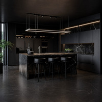 Nouvelle conception de meuble de cuisine moderne et îlot de cuisine cannelé avec plan de travail en marbre cascade et éclairage LED pour cuisine de villa