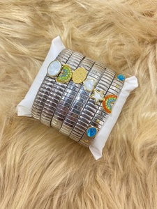 Pulsera Elástica Ancha de Acero Inoxidable 316L Color Dorado con Zirconia, Modelo Nomination - Product Image 2