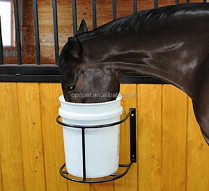 Horshi Support de seau robuste pour chevaux Cintre de seau portable pour chevaux - Product Image 5