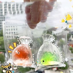 Jouet Squishy Poisson Rouge Transparent Texture Gelée Kawaii - 4,5 cm - Cadeau Anti-Stress pour Enfants et Adultes - Vente en Gros Jouet Squishy Kawaii - Product Image 3