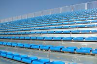 Bancs fixes pour arènes sportives, sièges de stade de baseball, sièges durables en plastique non amovibles de la marque CETA, fabriqués en Italie