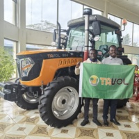 Tracteur à roues TL904 90HP 4WD avec moteur diesel 4 cylindres, boîte de vitesses 12F+12R, haute productivité pour les travaux agricoles
