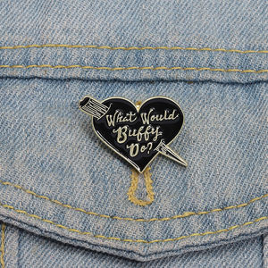 Alfileres esmaltados de estilo Punk, broche en forma de corazón para <span class=keywords><strong>Buffy</strong></span>, insignia de solapa de Daga Negra, regalo de joyería para amigos - Product Image 1