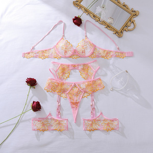 Conjunto de Lencería Sexy de Encaje Rosa para Mujer, Conjunto de Tres Piezas con Bordado Floral y Malla de Encaje, Lencería Sexy para Mujer - Product Image 6