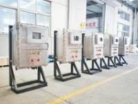 Boîtier de commande d'éclairage antidéflagrant en acier inoxydable brossé SS316L IP66 Ex Db IIB T4 Gb pour applications industrielles, pétrole, gaz et marine