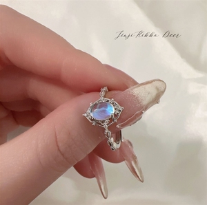 Anello con zircone e pietra di luna: un anello da indice <span class=keywords><strong>femminile</strong></span> e unico con intaglio traforato - Product Image 4