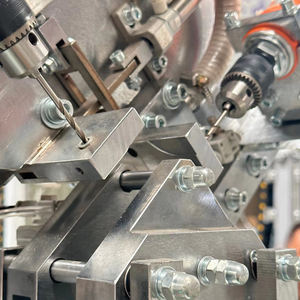 Máquina de Llenado de Desecante/Sieve Molecular Totalmente Automática Controlada por PLC para el Procesamiento de Vidrio Aislante, Compatible con Aluminio/PVC - Product Image 2