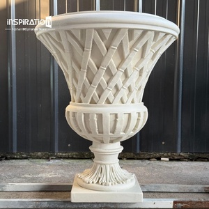 Jardinera de Granito Estilo Clásico para Jardín Andalusio, Urna Decorativa de Piedra Artificial Hecha a Medida - Product Image 1