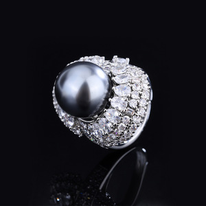 Bague d'anniversaire pour femme certifiée, élégante et géométrique, en cuivre plaqué platine, incrustée de nacre et de diamants, 14 mm, bijoux haut de gamme - Product Image 2
