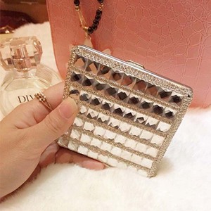 <span class=keywords><strong>Étui</strong></span> <span class=keywords><strong>à</strong></span> cigarettes pour femmes Coffret cadeau créatif <span class=keywords><strong>étui</strong></span> <span class=keywords><strong>à</strong></span> cigarettes en cuir <span class=keywords><strong>à</strong></span> couvercle ouvert automatique en diamant - Product Image 4