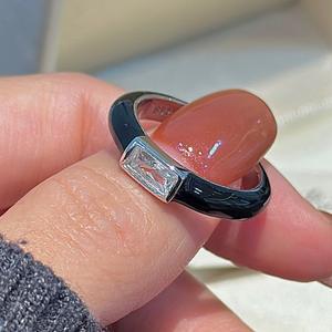 Anillo Abierto de Plata Pura S925 con Circonita Esmaltada, Diseño Minimalista Vintage, Esmalte, Nicho, Simple, Moderno, Incrustaciones con Baño de Oro de 18K - Product Image 1