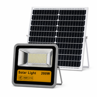 Projecteur Solaire Extérieur 200W Étanche en Aluminium Moulé Sous Pression avec Panneau Monocristallin 20Ah, Télécommande, Lampe Murale Commerciale de Sécurité pour Jardin