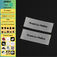 Étiquettes tissées en satin personnalisées pour une identité de marque améliorée, écologiques, en tissu haute densité, reconnaissance immédiate du logo pour vêtements et sacs