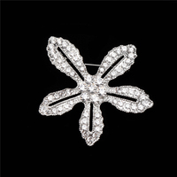 Broche en feuille d'érable pour femmes, modèle tendance et personnalisé, simple, en cristal et strass