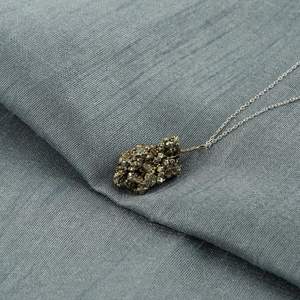 Collar con Colgante de Cristal Natural, Cadena de Serpiente de Plata 925, Estilo Minimalista Unisex para Uso Diario - Product Image 2