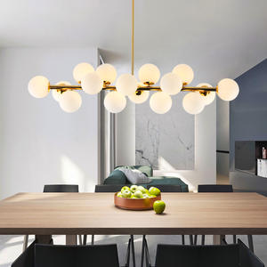 Vente en gros de lampes à <span class=keywords><strong>suspension</strong></span> dorées nordiques personnalisables Hauteur réglable Droplights d'intérieur avec lustre globe en verre blanc laiteux - Product Image 2