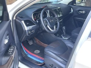 Jeep <span class=keywords><strong>Cherokee</strong></span> 2016 Usada, Todoterreno, Motor 2.4L Profesional, Sistema <span class=keywords><strong>4x4</strong></span> Mejorado, Clasificación Trail, Volante a la Izquierda, Cuero Oscuro, R17, Automática - Product Image 4