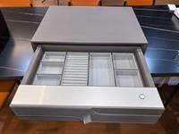Coffre-fort numérique intelligent JNYNA GALAXY en aluminium durable et éco-responsable pour maison connectée, accès par empreinte digitale et clé, contrôle tactile, ouverture par poussée et traction