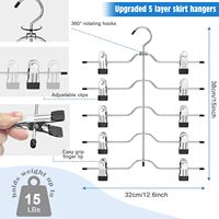 Organisateur de placard 4 niveaux peu encombrant avec pinces réglables et cintres métalliques brillants pour jupes et jeans