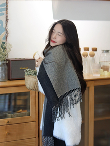 Vente chaude Solide Cachemire Châle Haute Qualité Polyester Brossé Plaine <span class=keywords><strong>Laine</strong></span> Pashmina Écharpe avec Frange pour Automne <span class=keywords><strong>Boutique</strong></span> <span class=keywords><strong>En</strong></span> <span class=keywords><strong>Ligne</strong></span> - Product Image 4