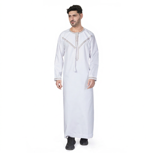 Thobe arabe blanc pour homme avec surpiqûres contrastées marron, robe traditionnelle omanaise à manches longues pour la prière musulmane et l'Aïd - Product Image 1