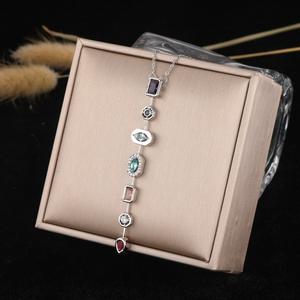 Collar de Acero Inoxidable Chapado en Oro de Alta Gama para Mujer con Colgante de Flecos Único, Joyería de Circonita de Moda, Regalo Perfecto - Product Image 3