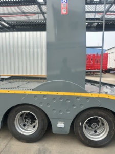 Semi-remorque porte-voitures robuste à double pont en acier, capacité de 30 tonnes, pour le <span class=keywords><strong>transport</strong></span> logistique de voitures en Chine - Product Image 4