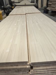 Tablero de madera de <span class=keywords><strong>pino</strong></span> de alta calidad 2x4 Madera <span class=keywords><strong>Pino</strong></span> Aleta Ger Tablero de madera - Product Image 4